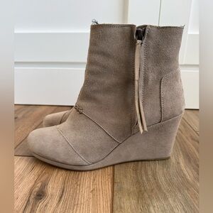Toms Women's Suede Wedge Boots - Sz 9